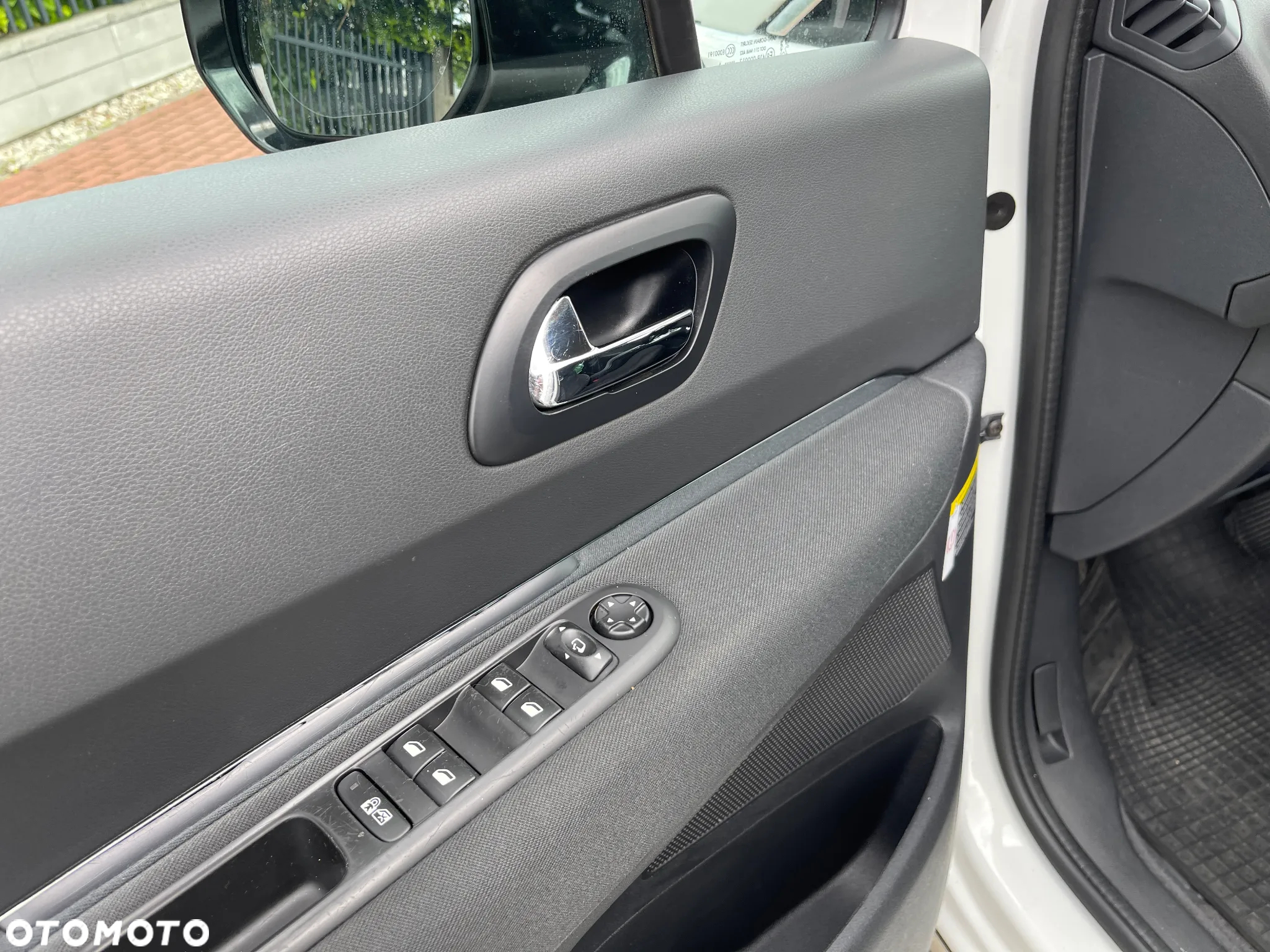 Peugeot 3008 Hybrid4 - 25