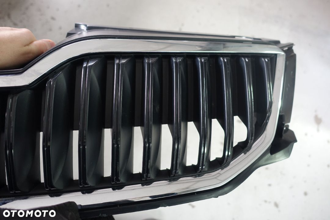 ATRAPA GRILL SKODA OCTAVIA III 15r.  5E0 - 3