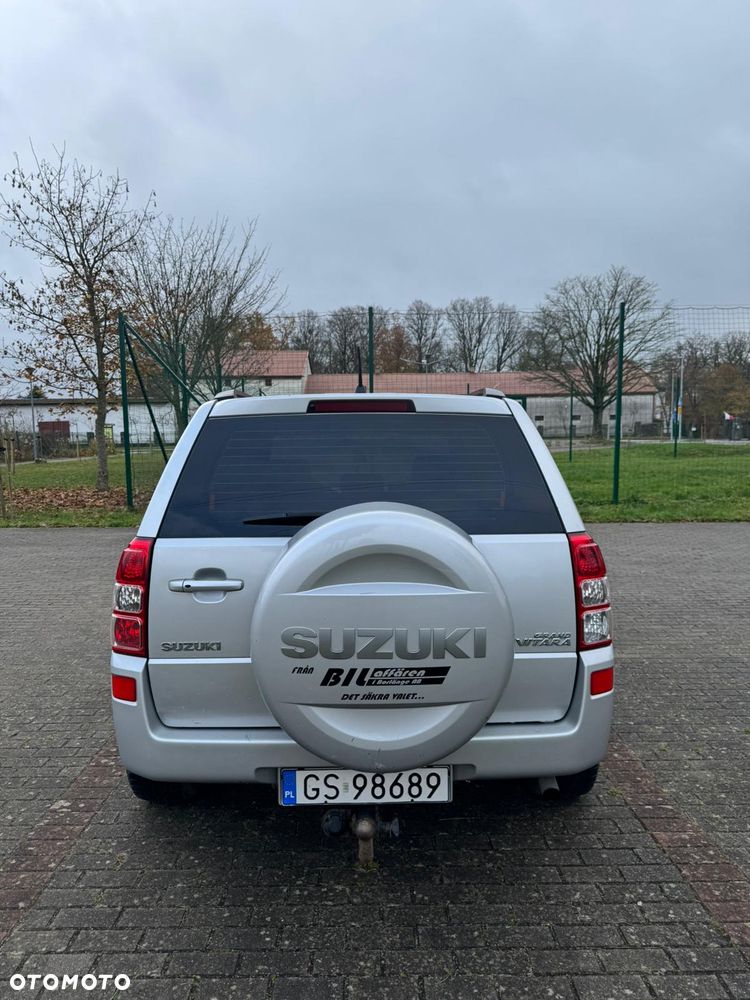Suzuki Grand Vitara 2.0 - 7