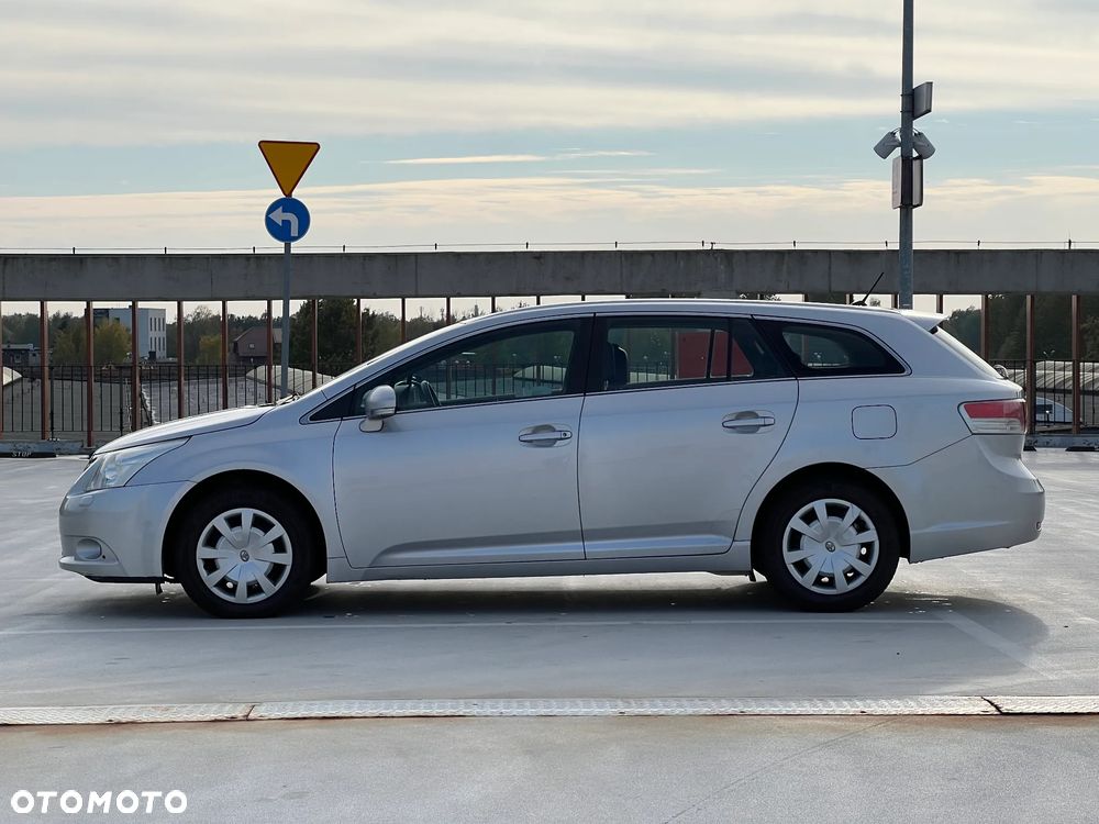 Toyota Avensis - 8