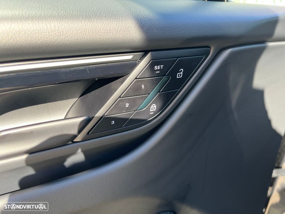 Porsche Macan Electric 4 - 14