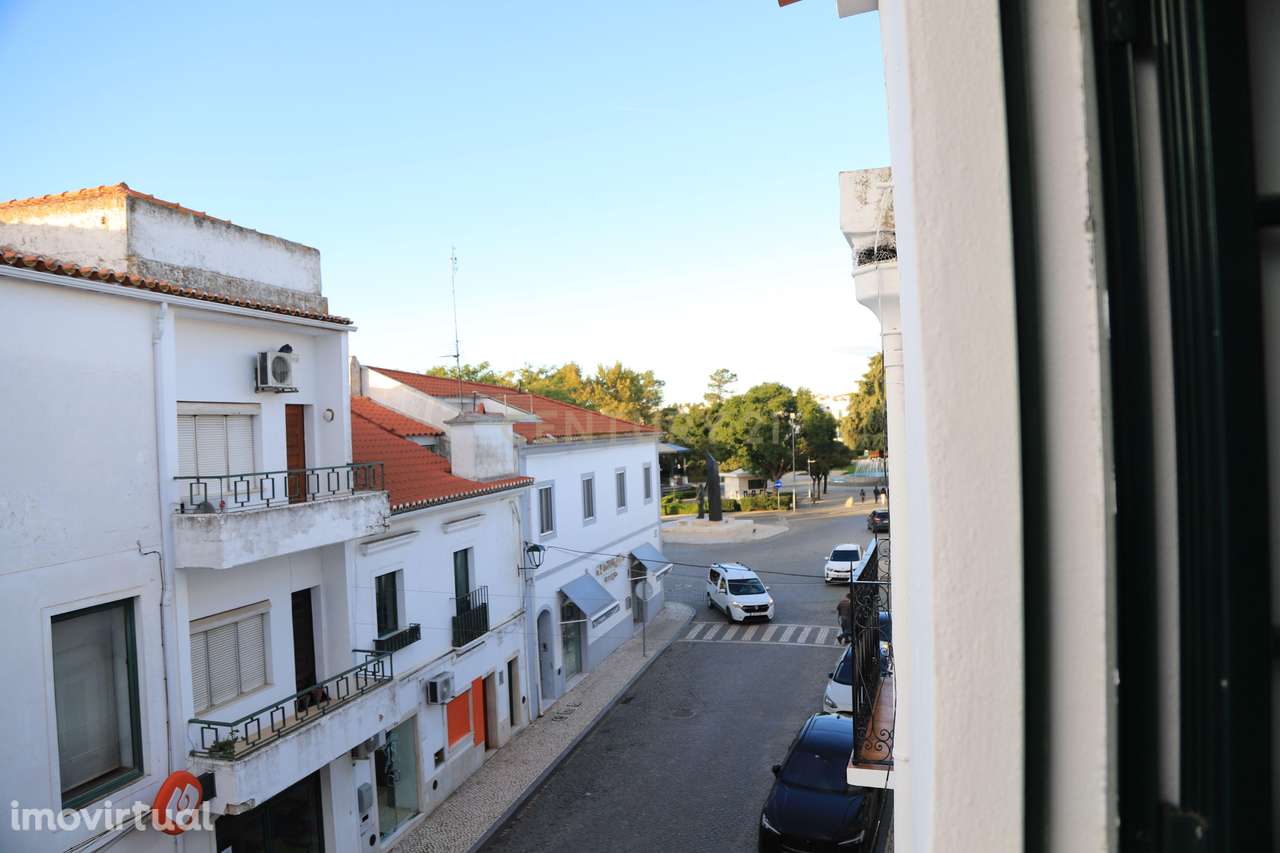 Dois T2 num só investimento - Centro de Campo Maior - Grande imagem: 2/39