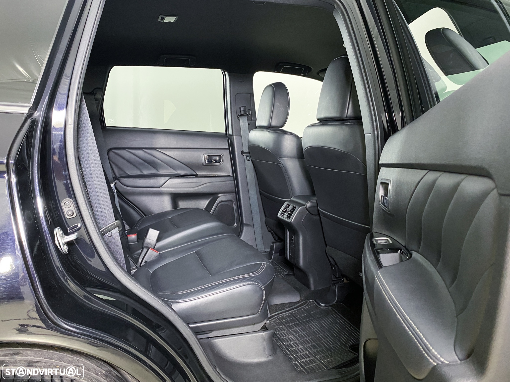Mitsubishi Outlander 2.4 PHEV Instyle - 18