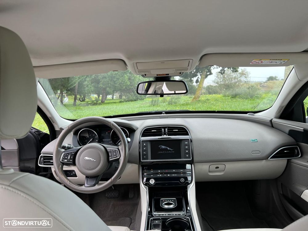 Jaguar XE 2.0 D Prestige AWD Aut. - 42