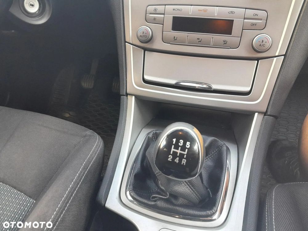 Ford Mondeo 1.8 TDCi Trend - 14