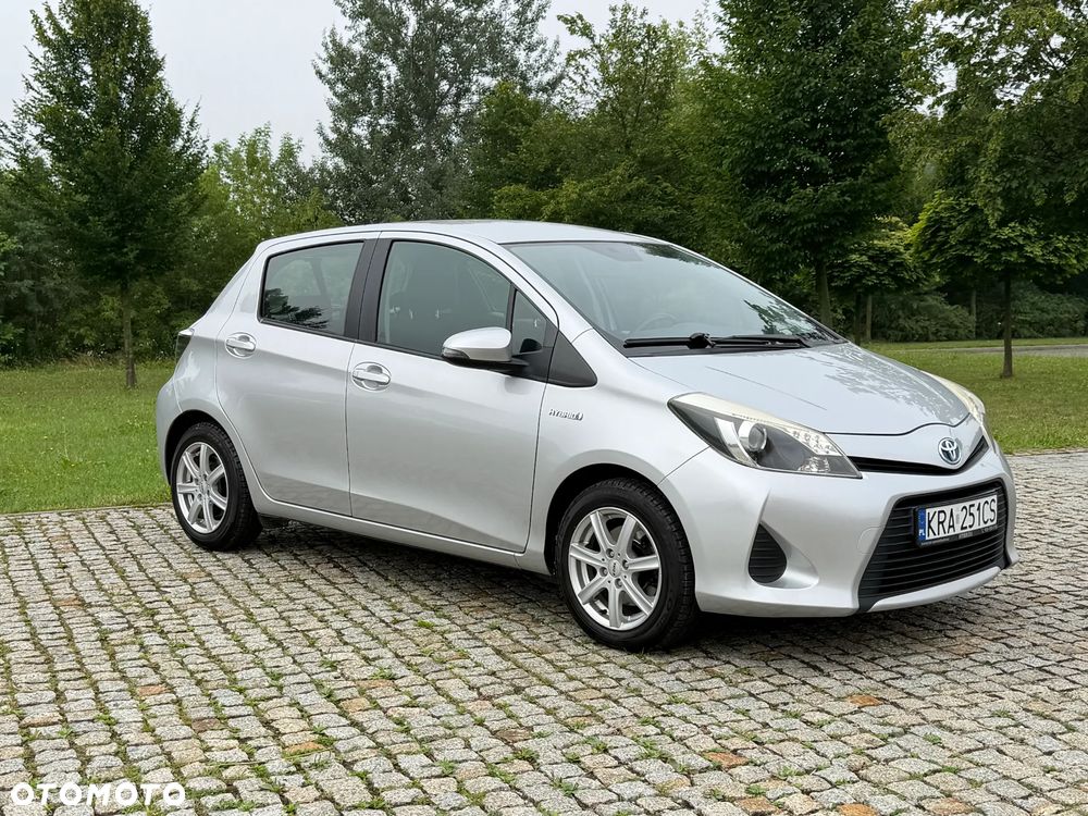 Toyota Yaris Hybrid 100 Premium - 9