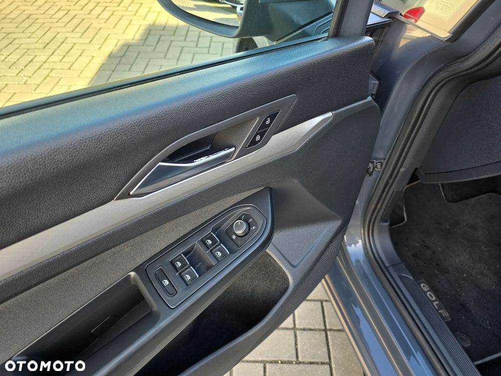 Volkswagen Golf - 23