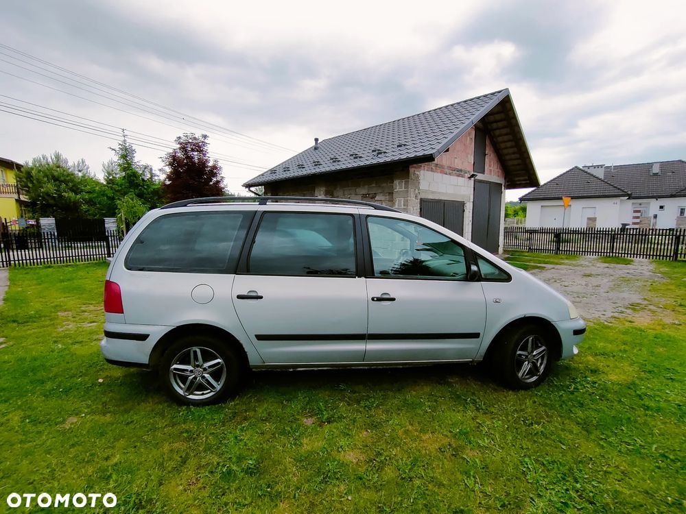 Volkswagen Sharan 2.0 Basis - 1