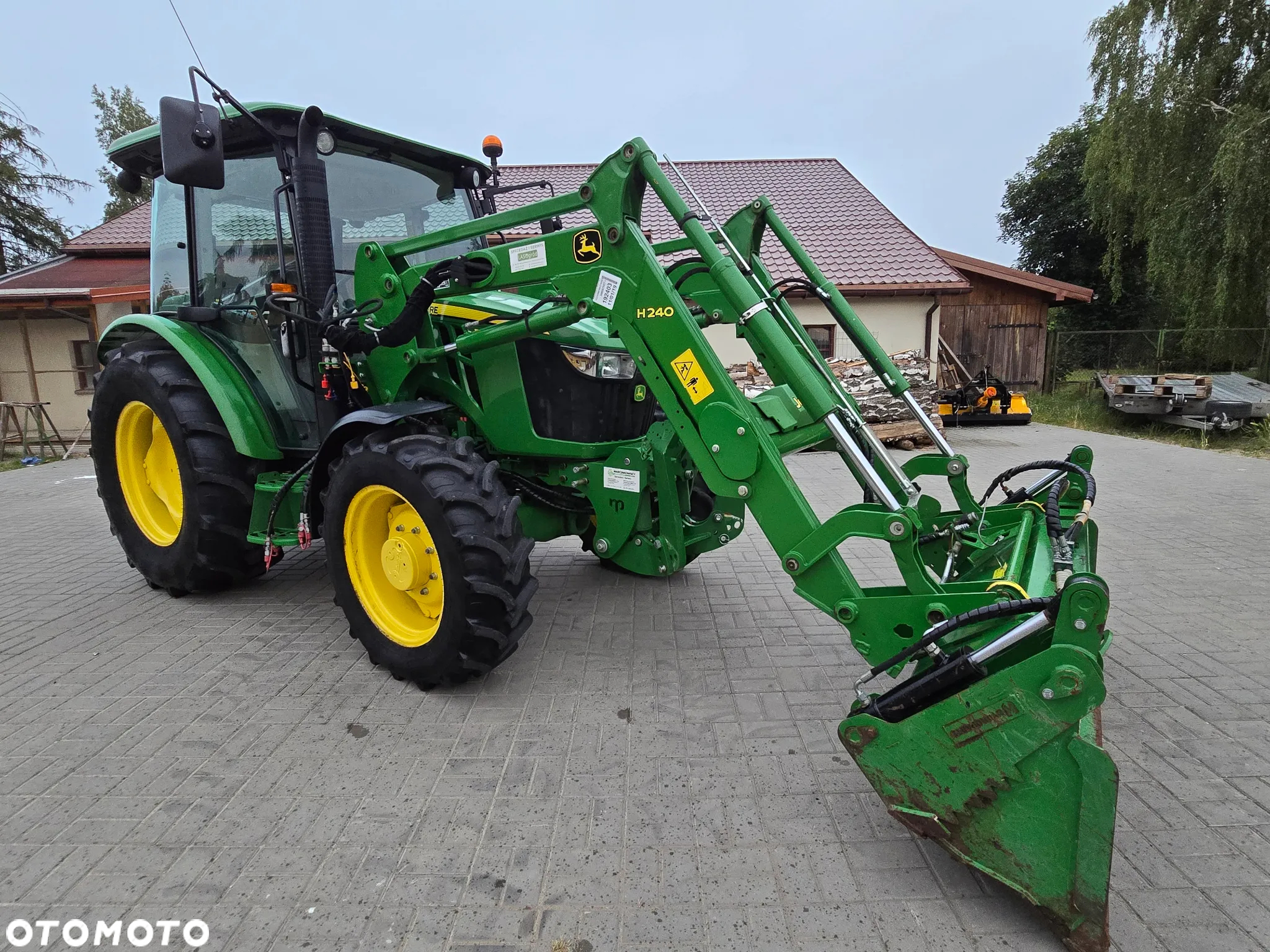 John Deere 5075E - 17