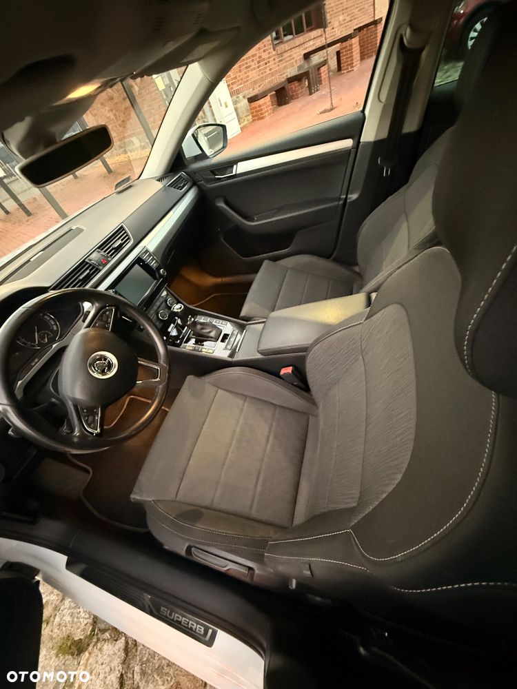 Skoda Superb 2.0 TDI Ambition DSG - 28