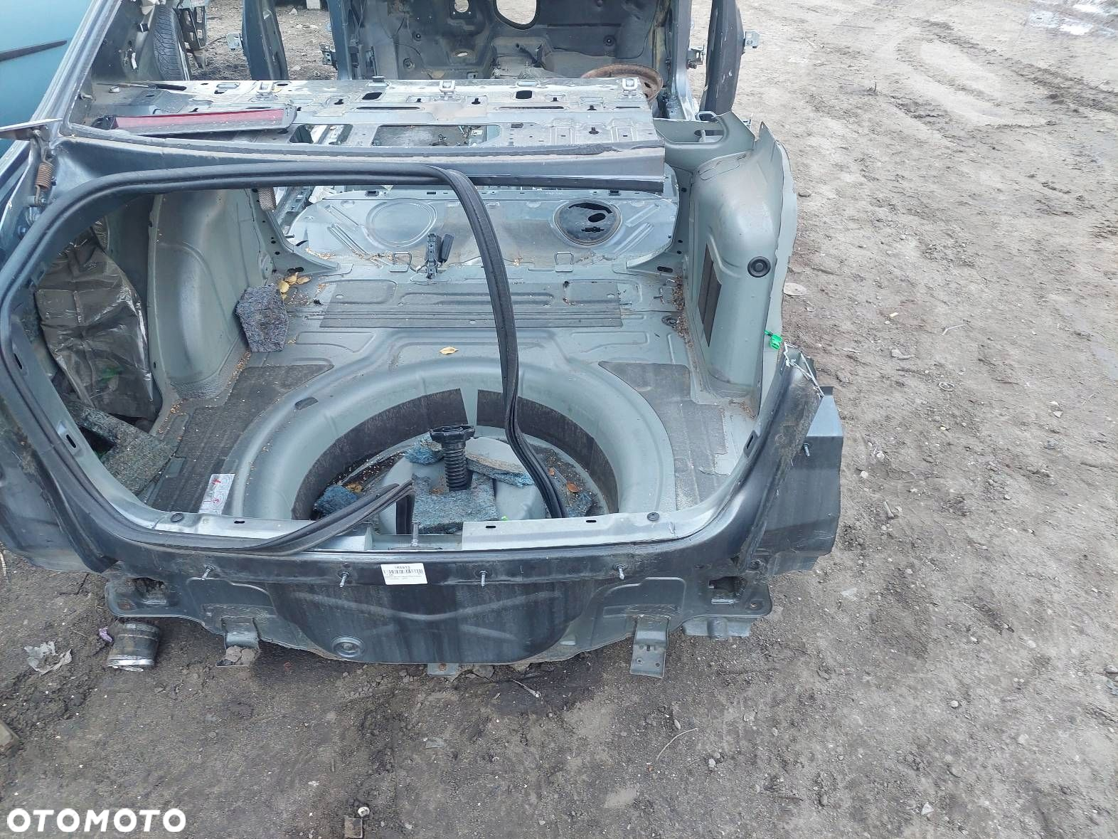 WANNA BAGAŻNIKA PAS TYLNY VW JETTA V SEDAN LD7X - 5