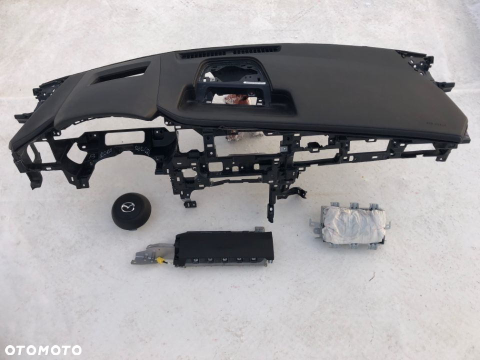 MAZDA 3 BP CX30 DESKA SKÓRA KONSOLA KOKPIT PULPIT PÓLKA PARAPET AIRBAG PODUSZKI POWIETRZNE KIEROWCY PASAŻERA PODUSZKA POWIETRZNA KOLANOWA PASY PAS AIR BAG KOLAN FOTELA W FOTEL naprawa regeneracja - 3