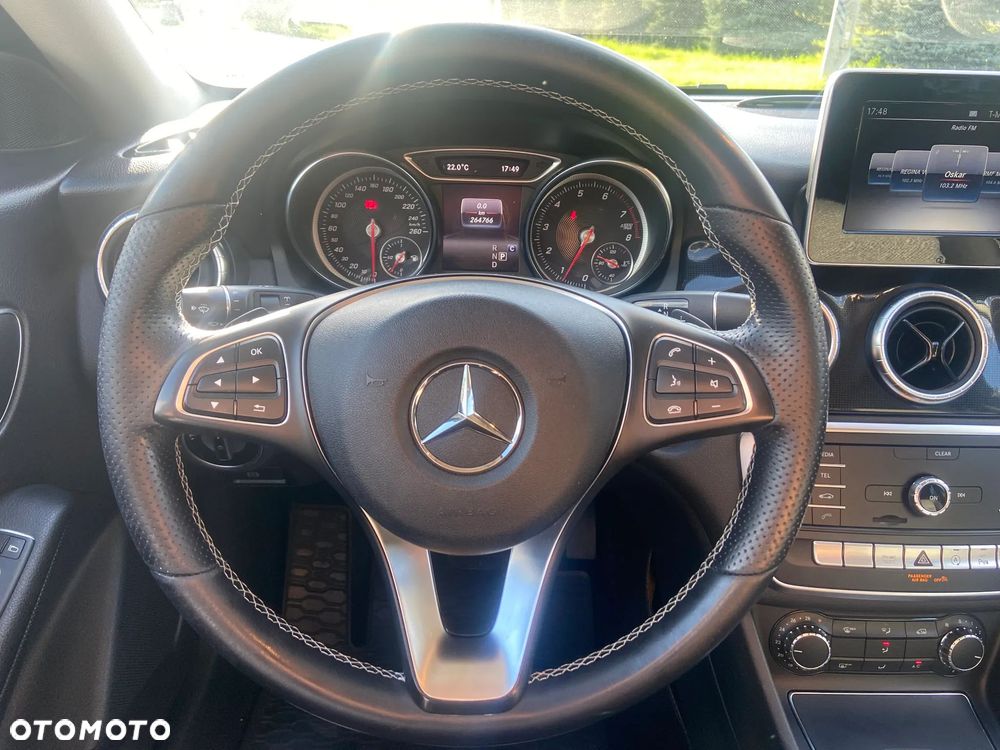 Mercedes-Benz CLA 180 7G-DCT - 12