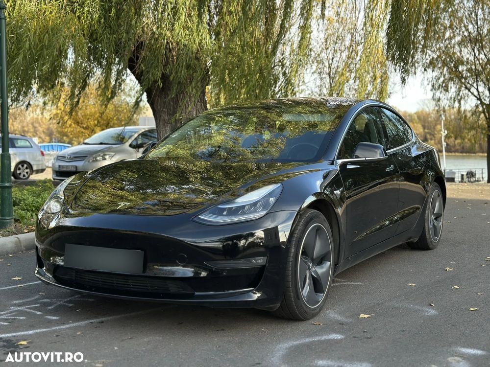 Tesla Model 3 - 4