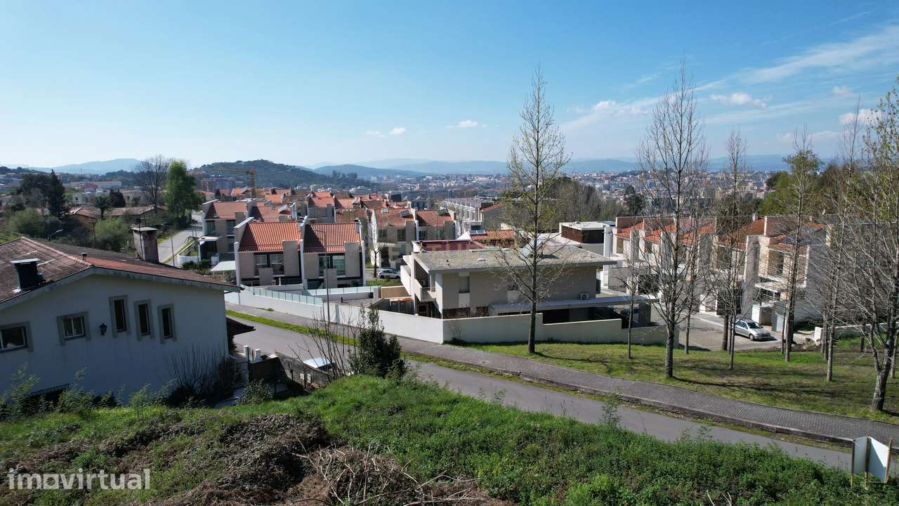 Terreno com Vista Panorâmica em Braga - 300.000€ - Grande imagem: 2/23