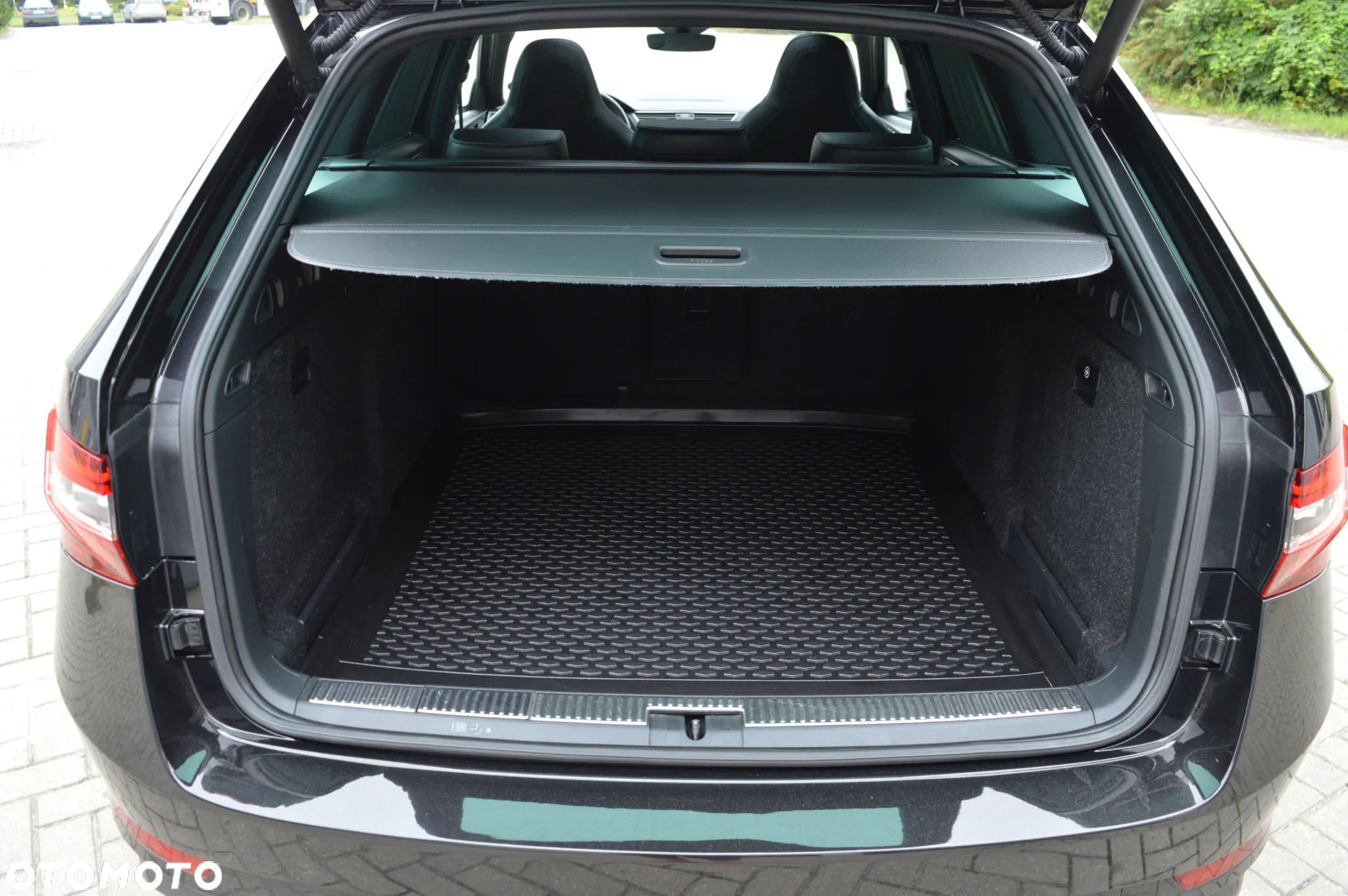 Skoda Superb Combi 2.0 TDI SportLine - 12