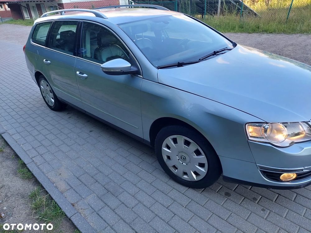 Volkswagen Passat 1.9 TDI Highline - 2