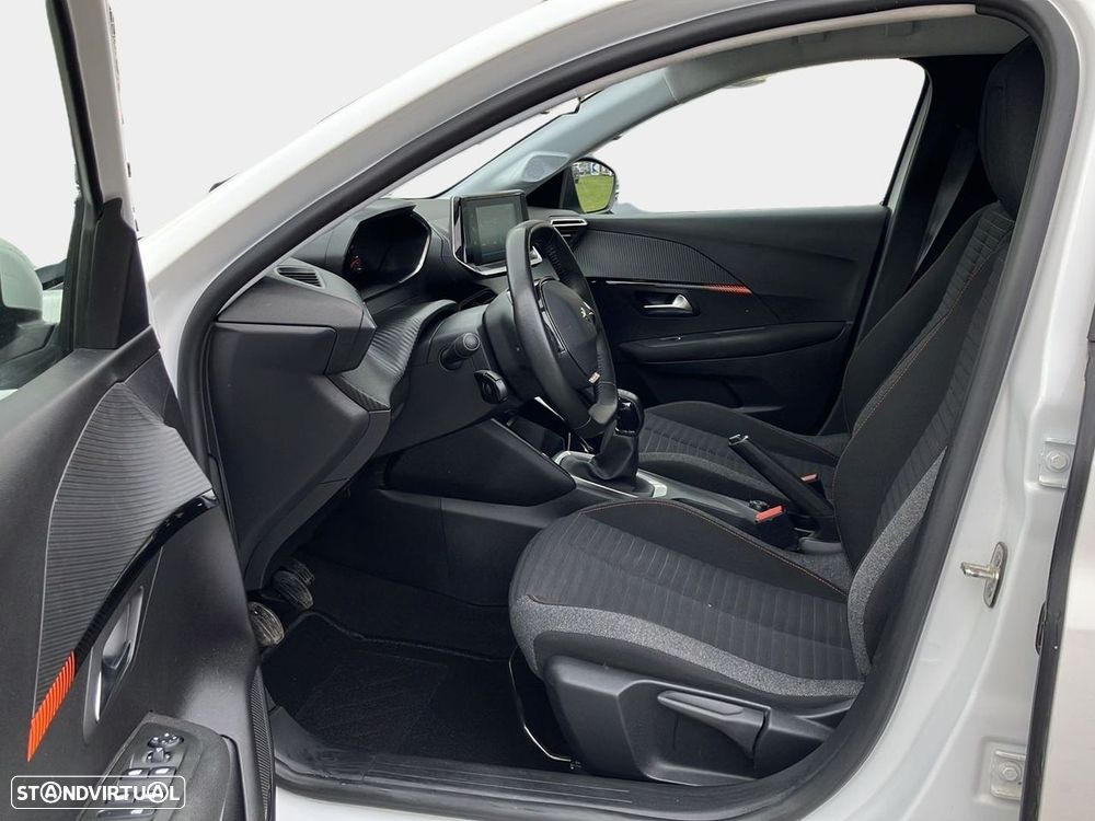 Peugeot 208 - 12