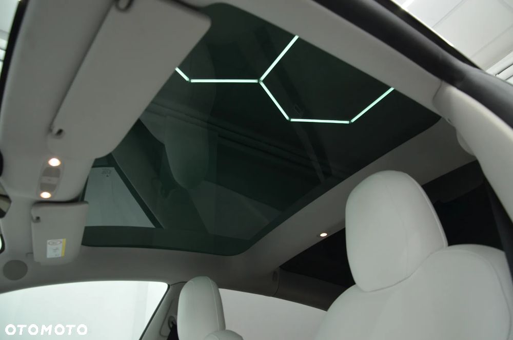 Tesla Model 3 Langstreckenbatterie Allradantrieb Dual Motor Performance - 32