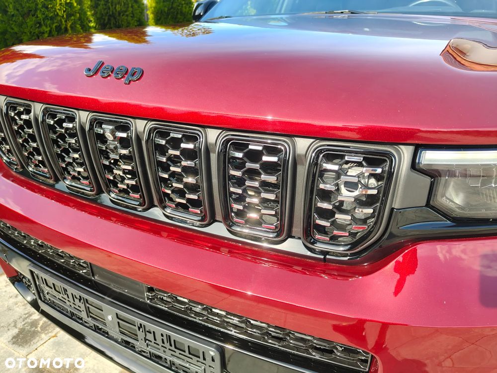 Jeep Grand Cherokee - 29