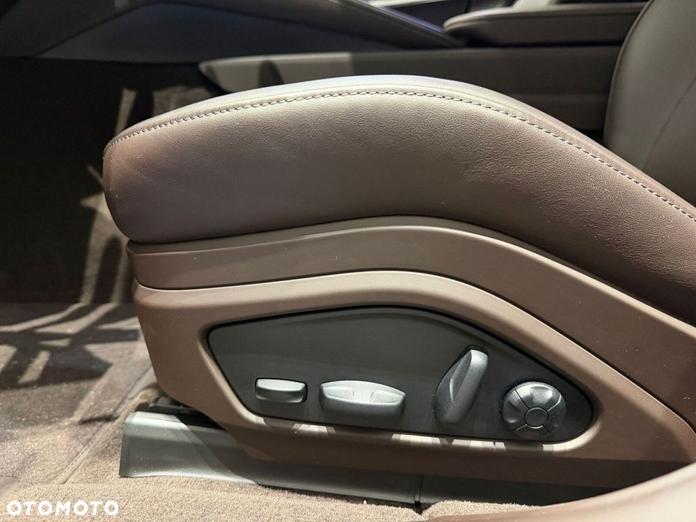 Porsche Panamera - 22