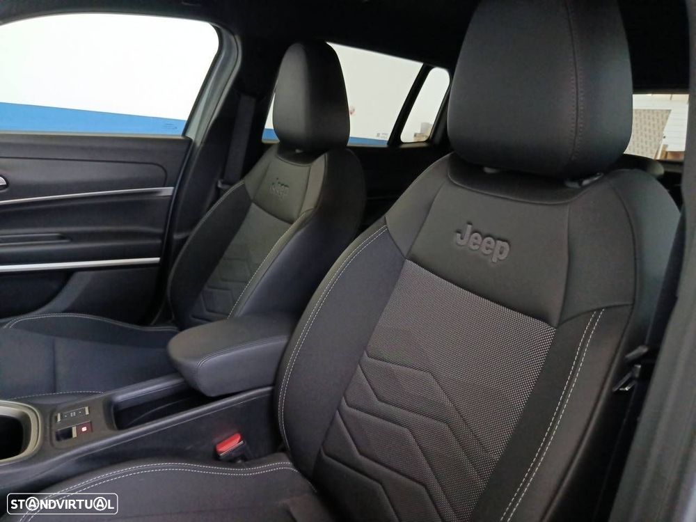Jeep Avenger 1.2 e-Hybrid Summit DCT - 9
