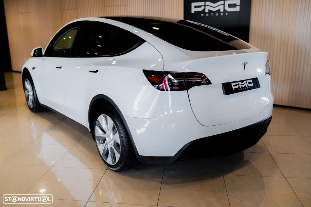 Tesla Model Y Standard RWD - 18