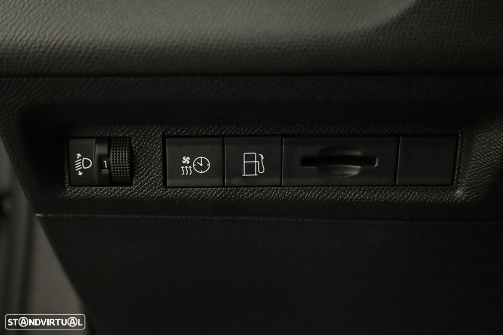 Peugeot 408 1.6 Hybrid Allure e-EAT8 - 19