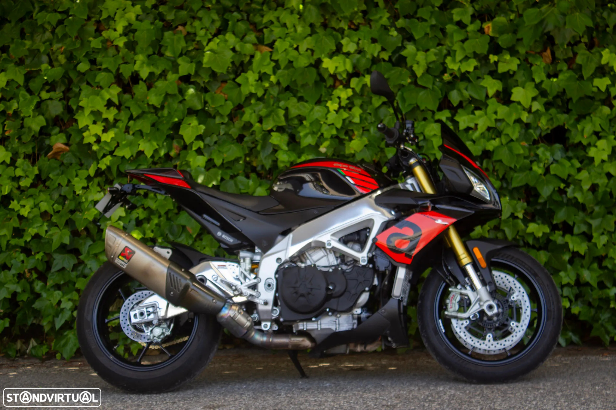 Aprilia Tuono V4 Factory - 2