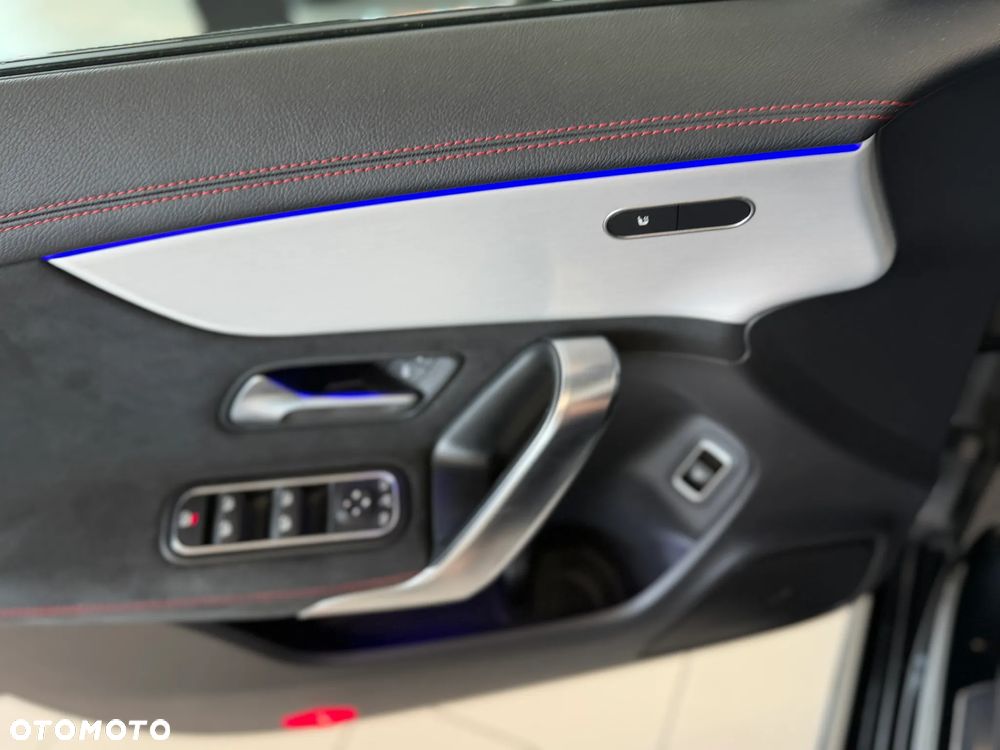 Mercedes-Benz CLA 200 AMG Line 7G-DCT - 12