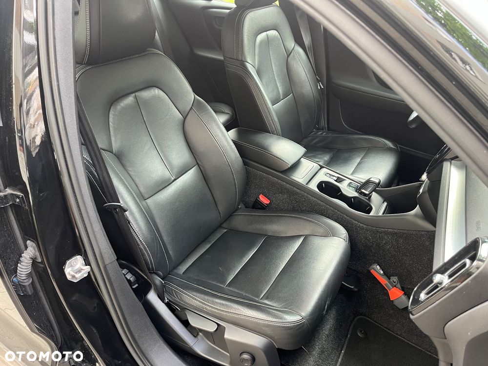 Volvo XC 40 D3 AWD Momentum Pro - 11