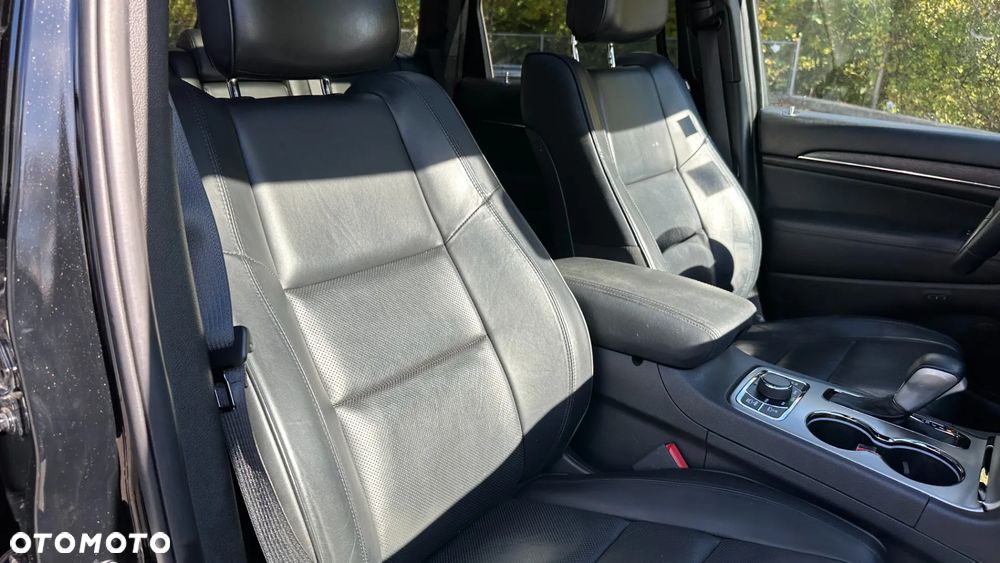 Jeep Grand Cherokee - 23