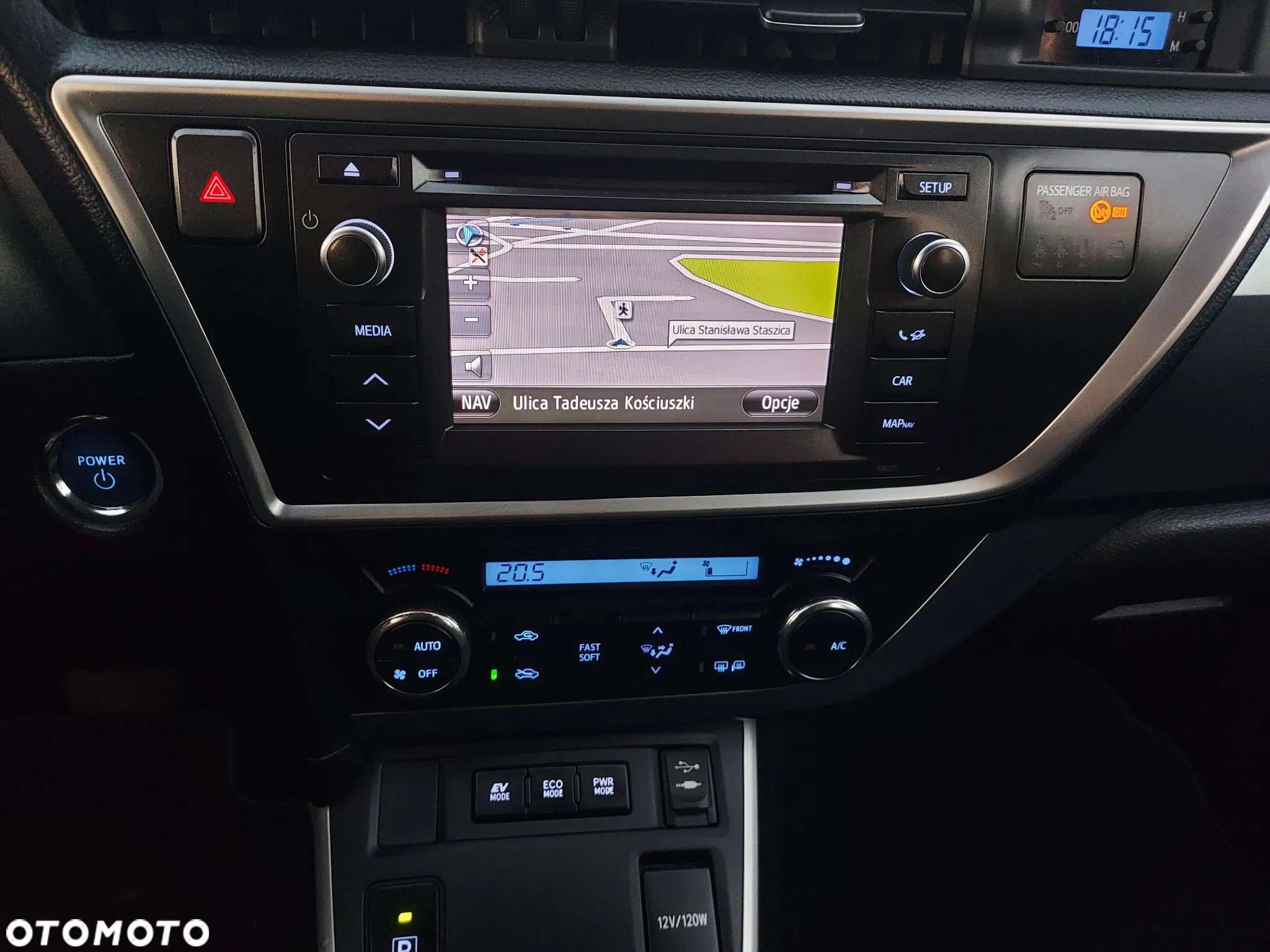 Toyota Auris 1.8 Hybrid Executive - 24