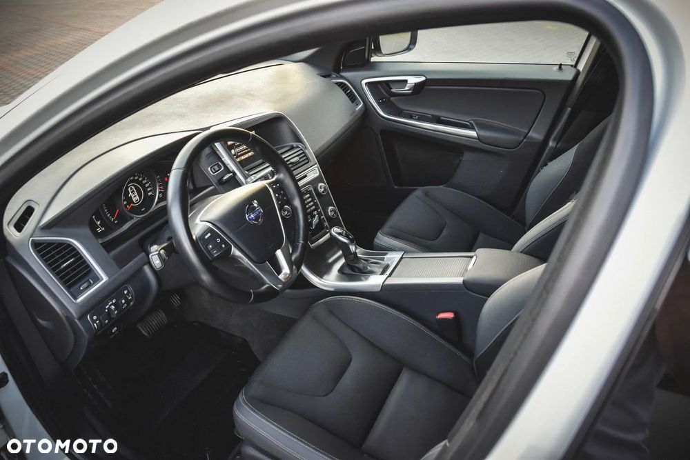 Volvo XC 60 2.4D AWD Momentum - 5