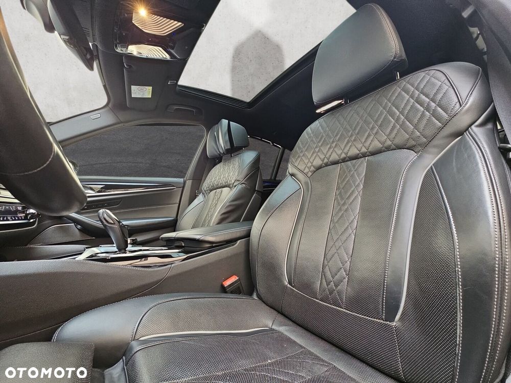 BMW Seria 5 M550i xDrive - 12