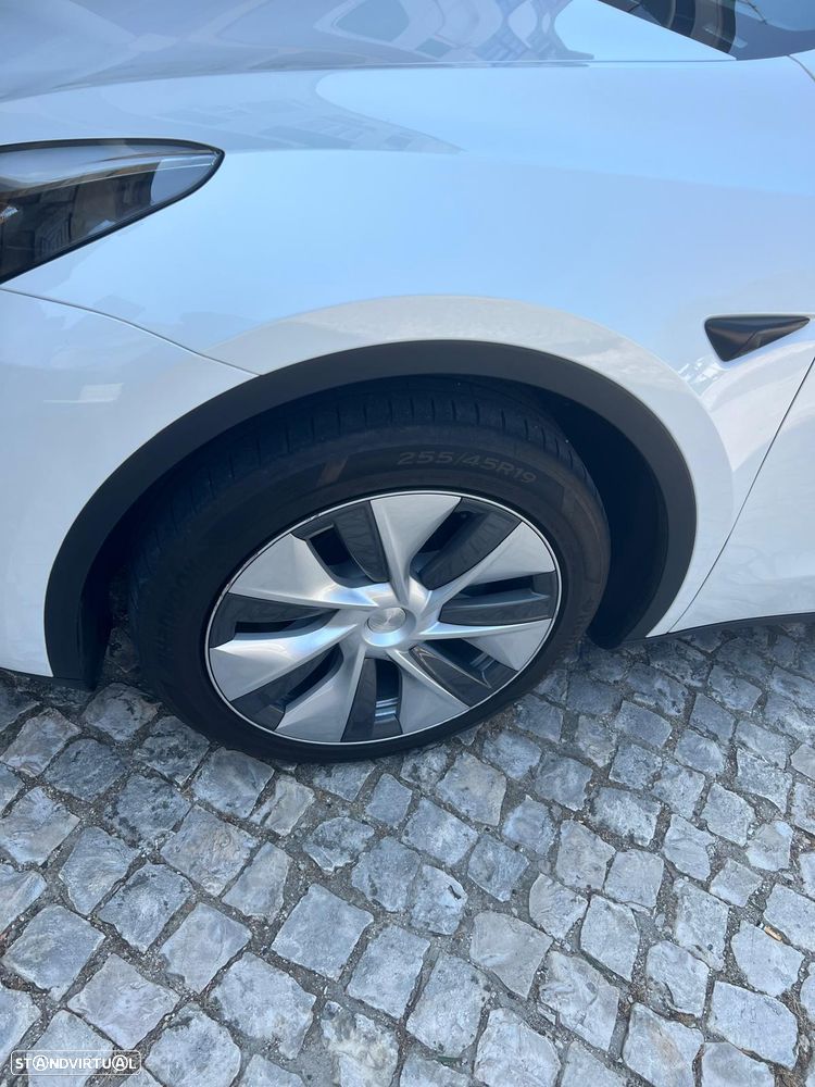 Tesla Model Y Long Range Dual Motor AWD - 6