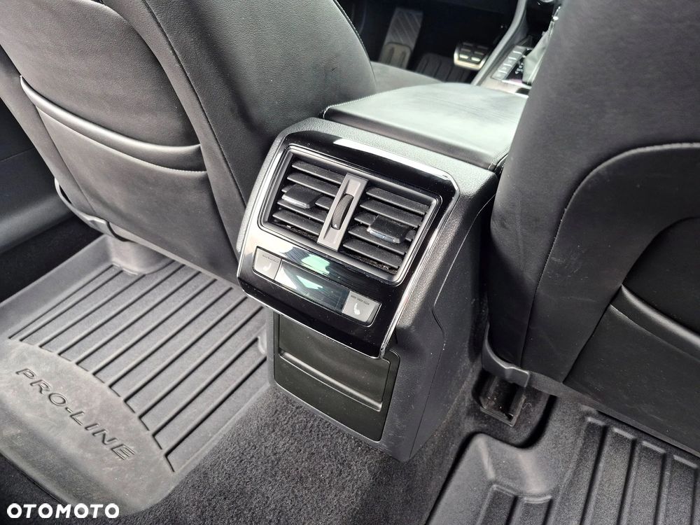 Skoda Superb 2.0 TDI SCR Sportline DSG - 12
