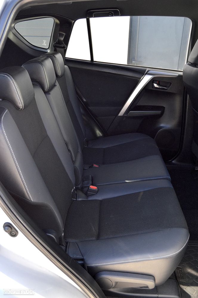 Toyota RAV4 2.0 D-4D 4x2 S&S Comfort - 23