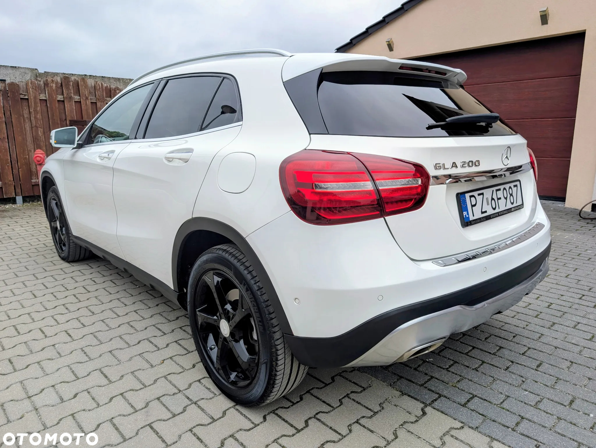 Mercedes-Benz GLA 200 7G-DCT - 10