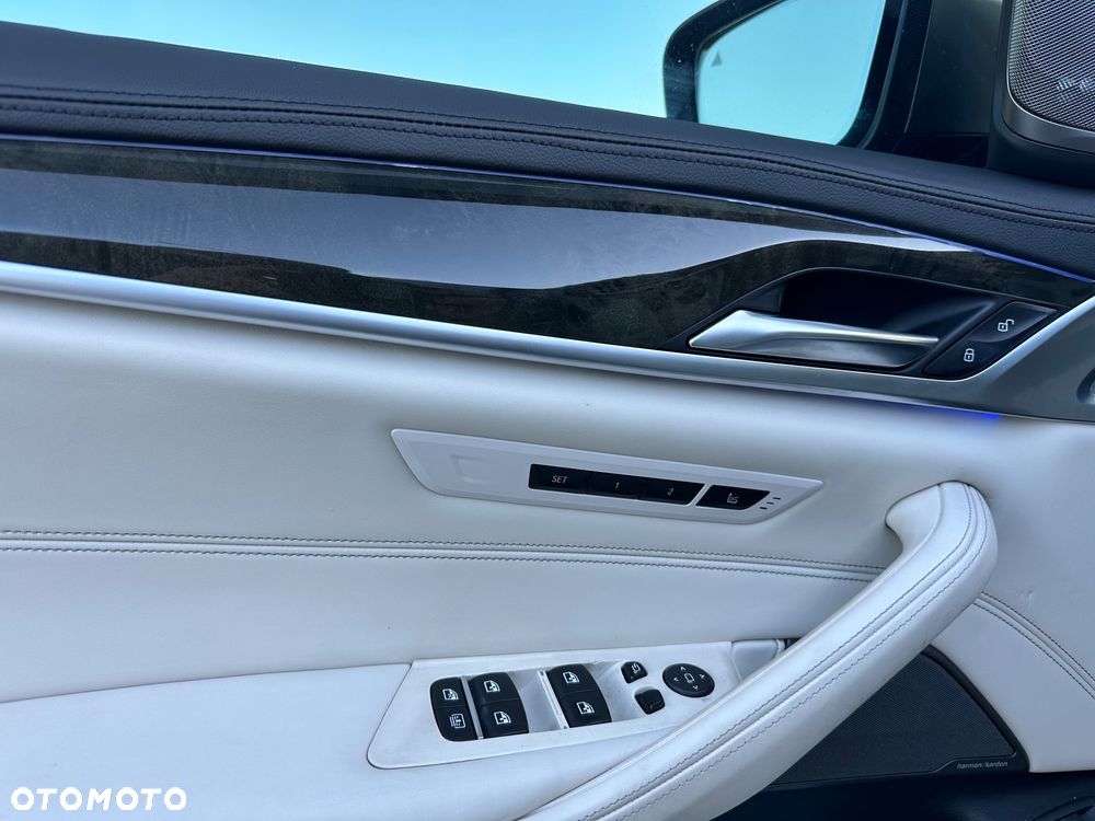 BMW Seria 5 M550i xDrive sport - 18