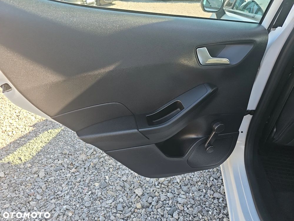 Ford Fiesta 1.1 Trend - 21