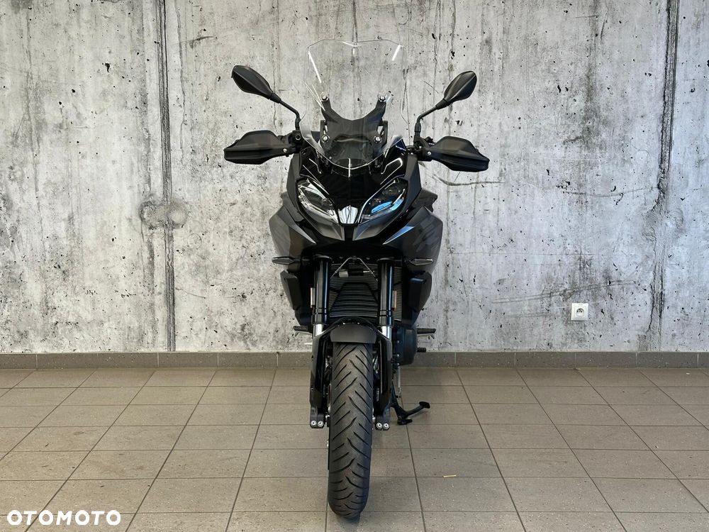 BMW F - 4