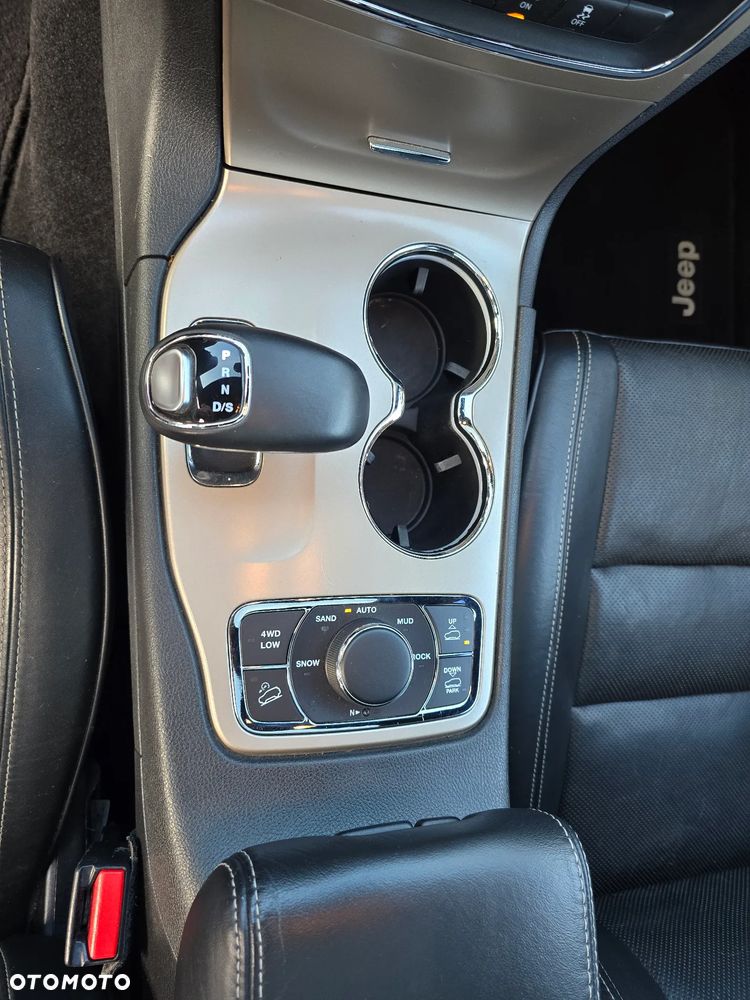 Jeep Grand Cherokee 5.7 V8 HEMI Summit - 29