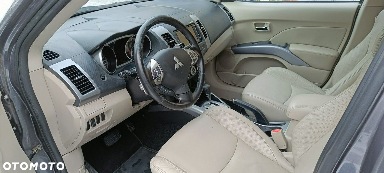 Mitsubishi Outlander 2.4 4WD CVT Instyle - 13