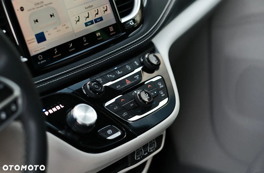 Chrysler Pacifica - 37