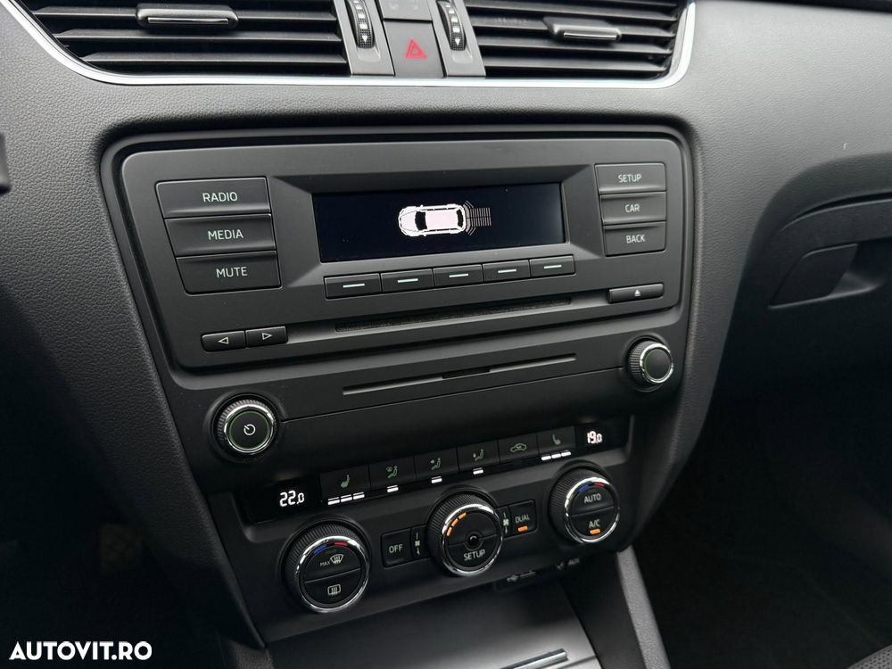 Skoda Octavia Combi 2.0 TDI DSG Premium Edition - 10