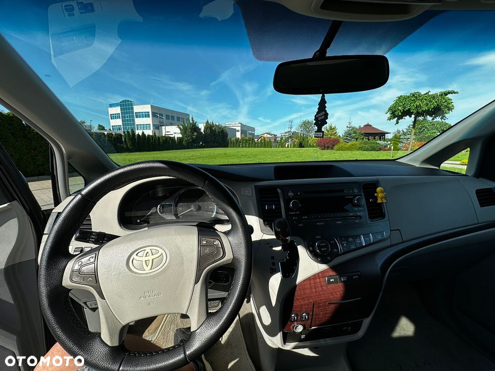 Toyota Sienna 3.5 XLE AWD - 5
