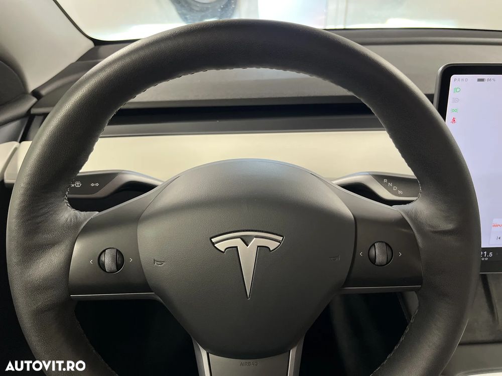 Tesla Model Y AWD Performance - 17