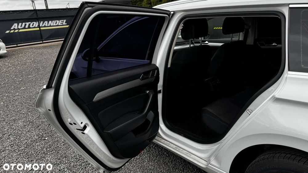 Volkswagen Passat - 19