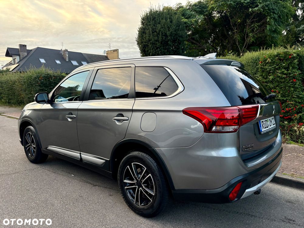 Mitsubishi Outlander 2.0 Invite + 2WD - 12